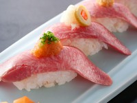 ご当地ならではの絶品牛たん握り。※加熱処理を行っております。