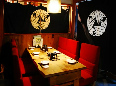 4名から利用できる個室完備。お食事会やハレの日などに