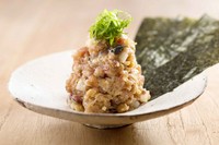 選りすぐりの魚を味噌と一緒に叩きました。お好みで海苔に巻いてどうぞ。