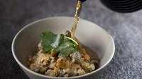 広田つぶを始めとした数種の貝に、すじ青のりバターの香りが抜群！
特製ほうじ茶出汁で二杯目はお茶漬けにしてお楽しみください。
