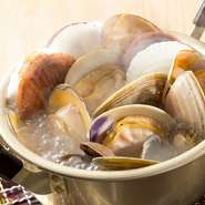 しみじみ味わい深く、胃からホッとする、鍋というより貝を出汁で食べる漁師料理。