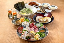  当店名物《刺身本気盛り》をはじめ、四十八漁場の人気メニューを盛り込んだお得なコースです！