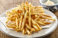 カツオ節の風味と青のりの香りが食欲をそそる!からしマヨをつけるとさらにやみつき!