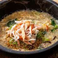 贅沢に二種類の蟹を使用した
味わい豊かな特製餡が芳しく香る