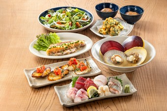 ＜日～木限定＞魚貝に肉に揚げ物、野菜と一通りご堪能。コスパ二重丸な曜日限定コースです