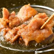 お一人お一人に合わせて接客するように心がけています。小さい子供さんからご年配の方まで様々なお客様に同じ目線に立った接客を。どなたにも満足していただけるようスタッフ一同心を込めておもてなしいたします。