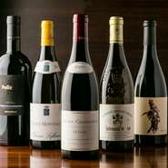 料理と合わせて楽しみたいワイン。フランス産をメインに種類豊富に揃っています。ボトルは上質ながらお手頃な価格帯が中心。グラスワインも充実しているので気分に合わせ飲み比べを楽しんでみてはいかがでしょう。