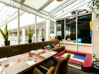 オープンテラス、キッズスペース、居心地の良い個室も完備。