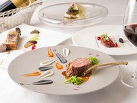 メーンがお魚・お肉のフルコース。食後の飲み物時に小菓子もついたお得な内容となっています。