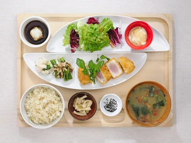 びんちょうまぐろのレアカツ おろしぽん酢定食