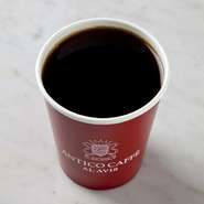 アンティコカフェ アルアビス オリジナルコーヒー豆を使用。深いコクと豊かな香りが広がります。

ホット　430円
アイス　M430円
　　　　L500円