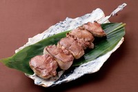 宮崎産豚タンのジューシーなタン元と、噛むほどに味があるタン先が楽しめる。