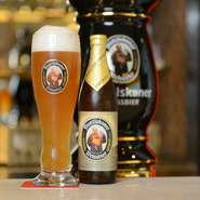フルーティーで苦みが穏やかなドイツの白ビールは飲みやすく、どの料理にも合わせやすい銘柄です。料理とのマリアージュを考えてビールをセレクトすることが大切だと思います。