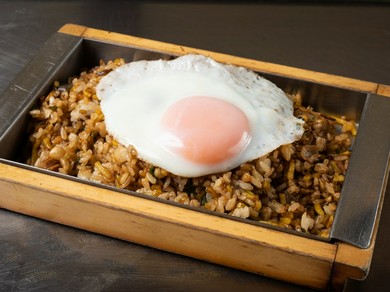 卵がふわふわで絶品の『ぎゅんたのオムそば』