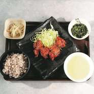 韓国唐揚げ定食（ライス／ナムル2種／スープ付き）