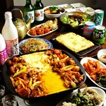 今人気の韓国チキン、ヤムニョムチキンやチーズチヂミ、キムパ、「ラポッギ鍋」付きコース。