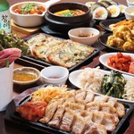 今人気の韓国チキン、ヤムニョムチキンやチーズチヂミ、キムパ、そして人気の旨辛「ラポッギ鍋」付きコース
