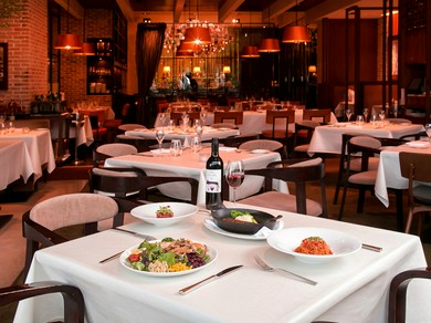 ワインはグラスが約20種類、ボトルが約100種類と豊富な取り揃え