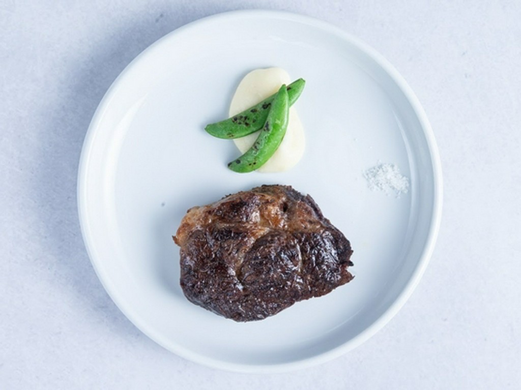 福岡県産高級牛肉「ふるの牛」のテンダーロインを使用した『福岡県産 ふるの牛 テンダーロイン ステーキ』