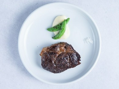 福岡県産高級牛肉「ふるの牛」のテンダーロインを使用した『福岡県産 ふるの牛 テンダーロイン ステーキ』