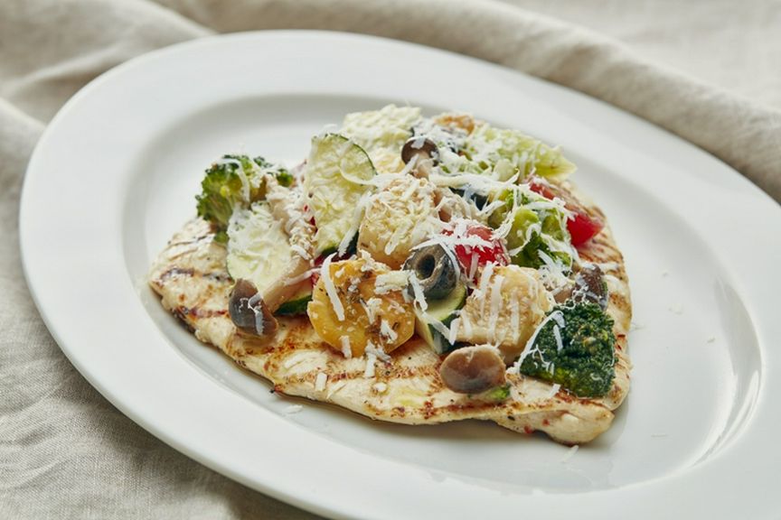 鳥取県産 大山どりのチキンパイヤール 大山どり胸肉のグリル グリークサラダ