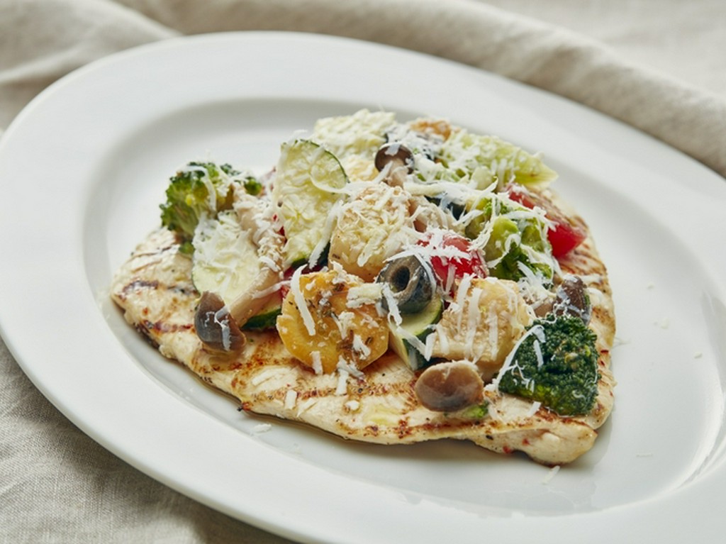 鳥取県産 大山どりのチキンパイヤール 大山どり胸肉のグリル グリークサラダ