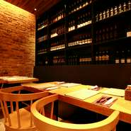 ワインもイタリア産ワインに統一するこだわりよう。現地でも使われているもの、モッツァレラチーズがメインの料理に合わせたものが、オーガニック、BIOワイン、一般的なワインから幅広くチョイスされています。