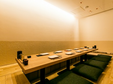 大人数が集える個室もご準備しております。