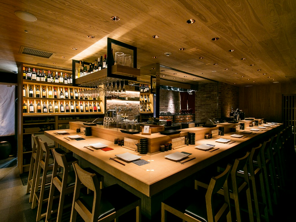 全客席に目が行き届くカウンターの配置