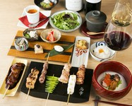 旬彩、特級串3本を含めた８種の串、〆は八ヶ岳卵の親子丼、鳥幸のフルコースをご堪能ください。