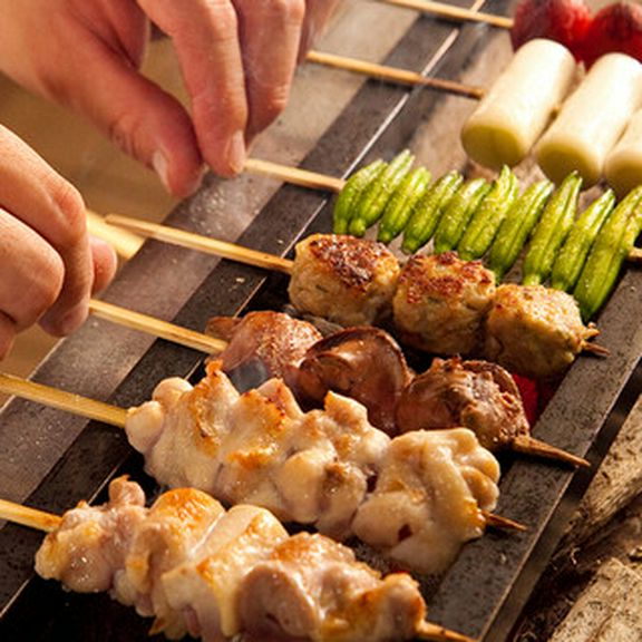 鳥幸本格串7本と自慢の逸品、鳥幸名物　奇跡の八ヶ岳卵の親子丼まで堪能できるスタンダードコース。