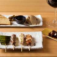 ゲストとの対話を通して、その希望をいち早く察知することがカウンター業の務めであり、おもしろさ。そんな思いを胸に、一人ひとりに寄り添うオーダーメイドのサービスを心がけています。