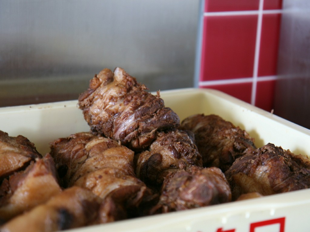 サイドメニューも充実。人気の『自家製焼豚』はテイクアウト可