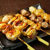 日本のブランド地鶏を多数使用。厳選の食材で作る多彩な鶏料理