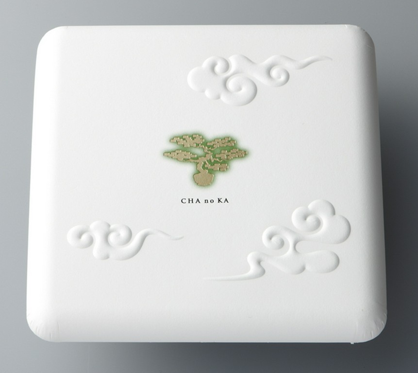 シャンパンゴールドを基調とした新たな形で世界観をアピール！