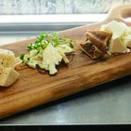 ３種のチーズの盛り合わせ。