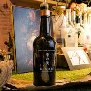 2016年に発売開始された京都産クラフトジン。米スピリッツをベースに、柚子、山椒、玉露など、日本独特のボタニカルを使って作られる一杯は格別です。
京都で京都のジンを飲む贅沢。