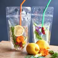 毎日お店で作る、自家製レモネードシロップに、季節のお花とハーブがいっぱいの美レモネード。