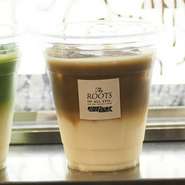 ラテはオーダーごとに茶筅でお茶を点てます。
お茶の苦味、香ばしさ、旨味をお楽しみください。