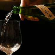 ワイングラスで日本酒を提供