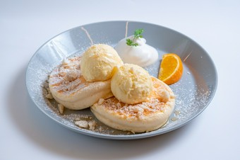 リピーター続出！大人気「ハニーマカダミアパンケーキ」