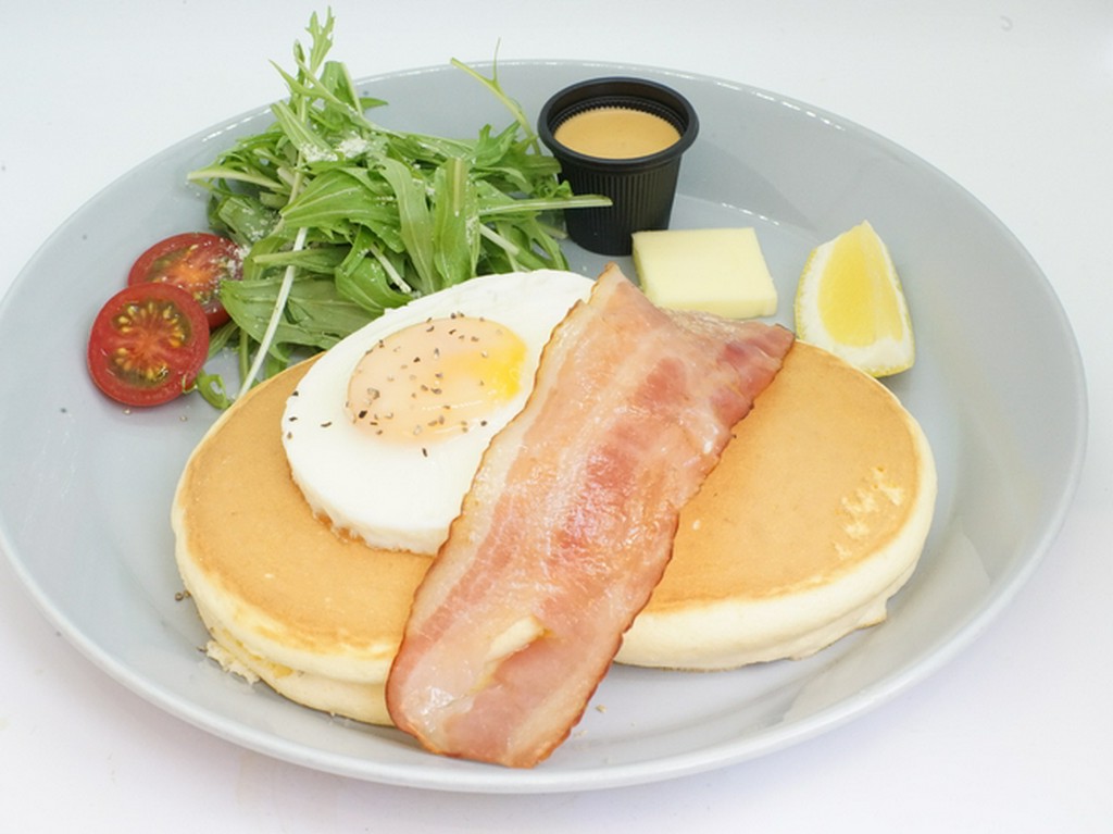 ランチにもピッタリ！「ベーコンエッグパケーキ」