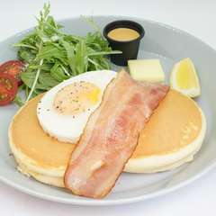 ランチにもピッタリ！「ベーコンエッグパケーキ」