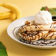 フワフワの食感が女性のお客様に好評です。『チョコバナナパンケーキ』など種類も豊富なので、選べる楽しみもあります。ヘルシーな食事にもなるので、いつでもお越しください。