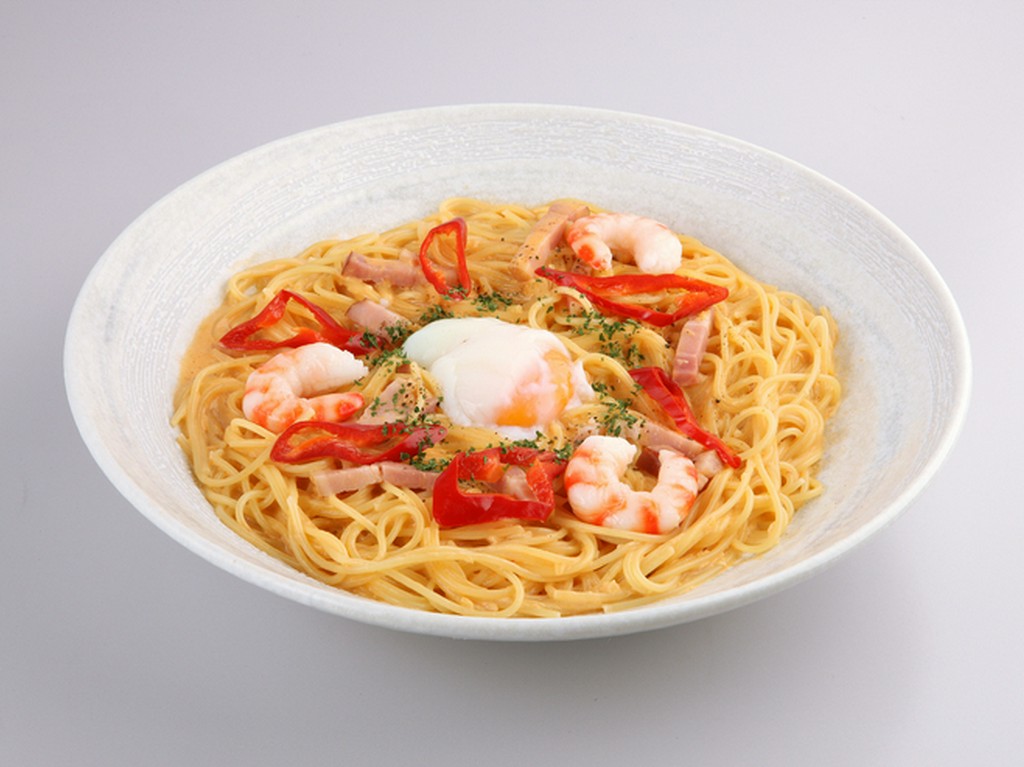 ピリッとした辛さがアクセント『海老と唐辛子のスパイシーカルボナーラ』