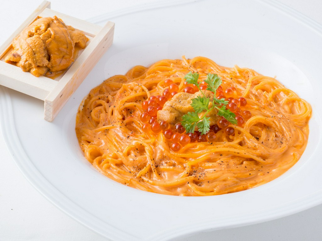 贅沢な一品『＜下駄付き生ウニ＞生ウニとイクラのクリームソーススパゲッティ』