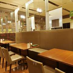 どなたにも楽しんでもらえる、カジュアルな雰囲気のお店