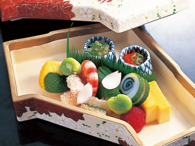 四季の移ろいを大切にした旬の美味しさを、伝統の技で味わえる