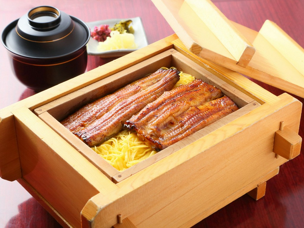 季節によって産地を変えて厳選される、国産鰻