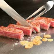 A4・A5ランクにこだわって選び抜かれた黒毛和牛を味わえるのが魅力。希少部位の『フィレステーキ』は、是非ともいただきた逸品です。赤身肉は、もも肉の中でも柔らかいヒウチやマルシン。